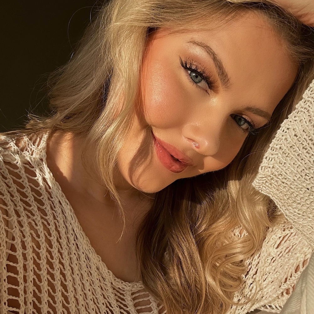 Meet your Posher, Chloe